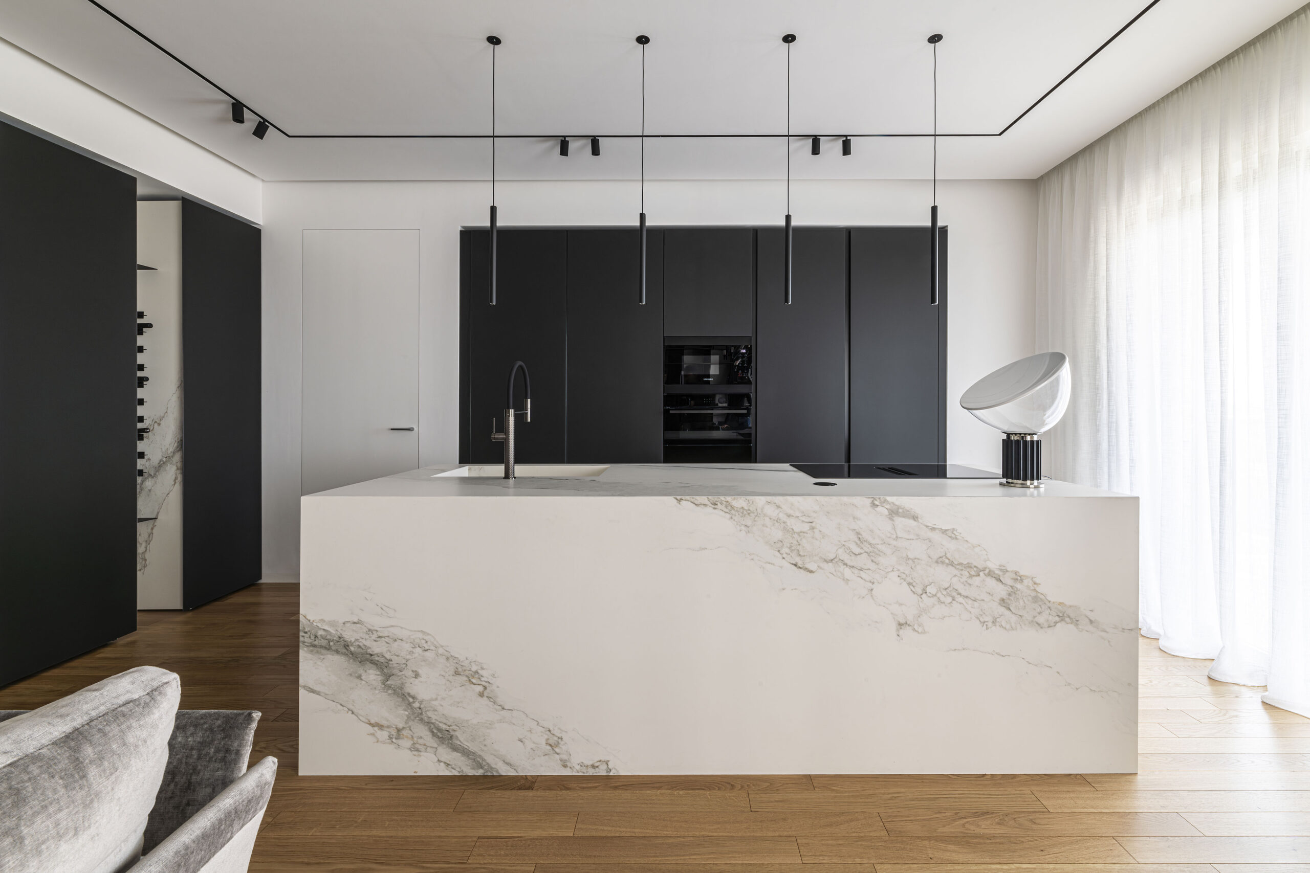 Rebellious Elegance — view 12