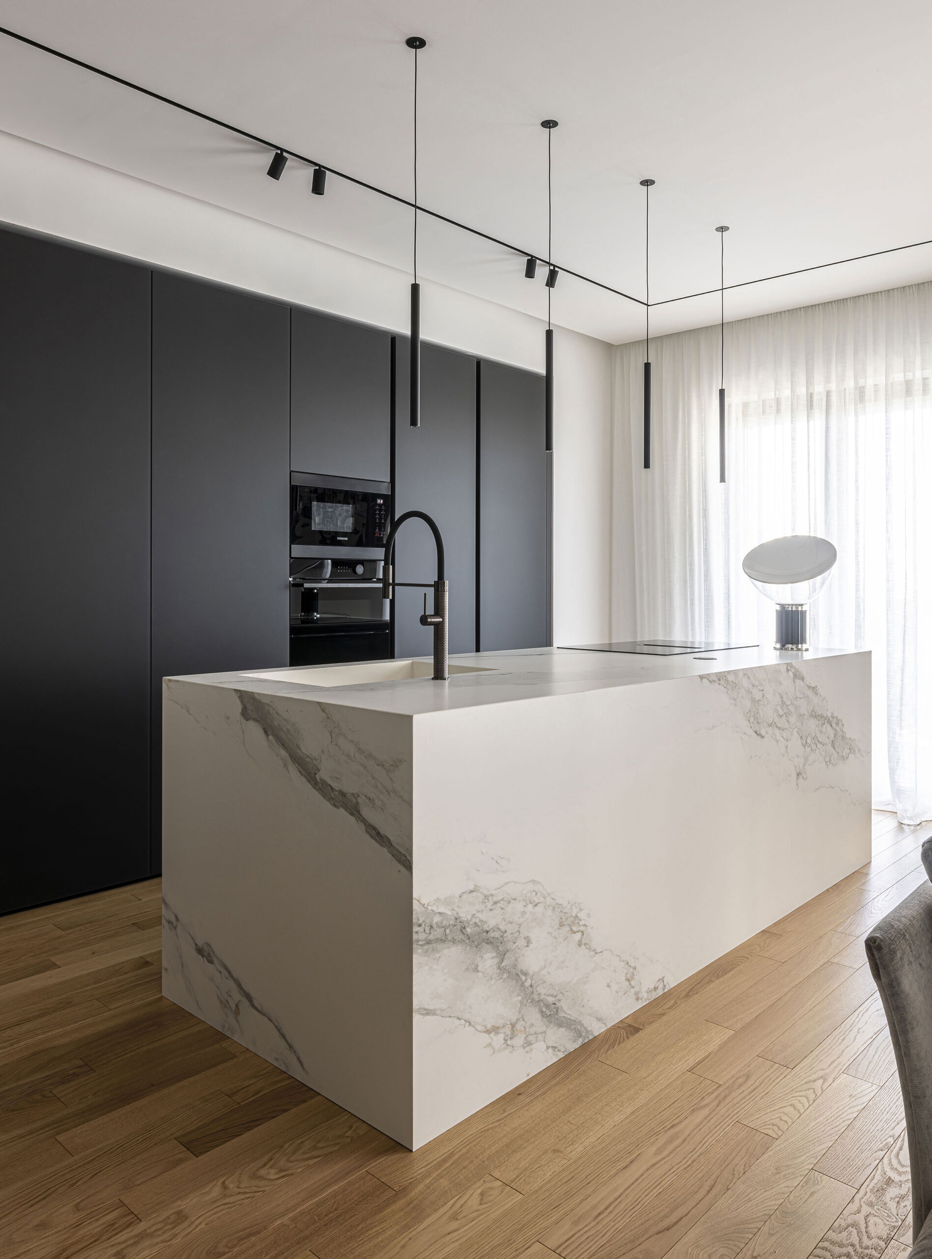 Rebellious Elegance — view 14