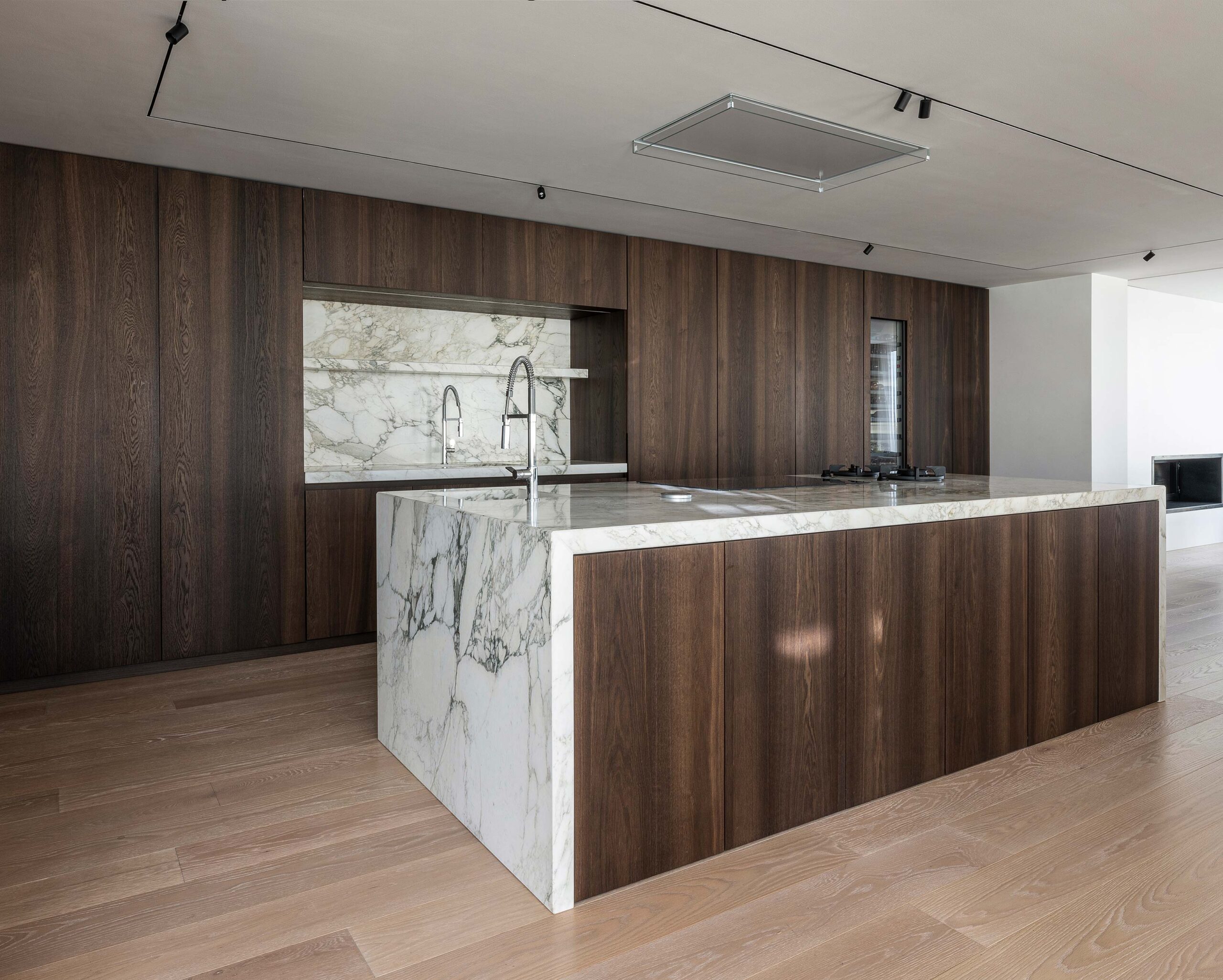 The-Strenght-of-Marble-04